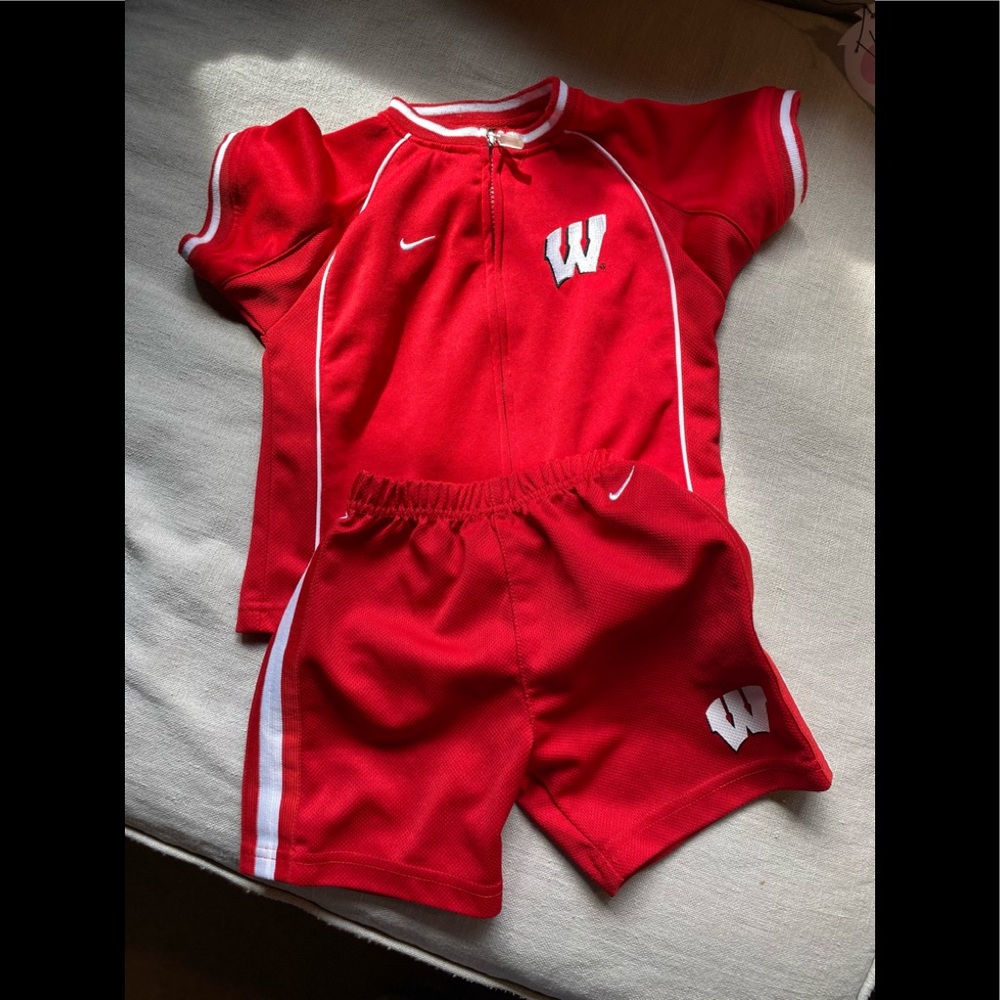 Nike Wisconsin Badgers shorts/ zip up jersey set